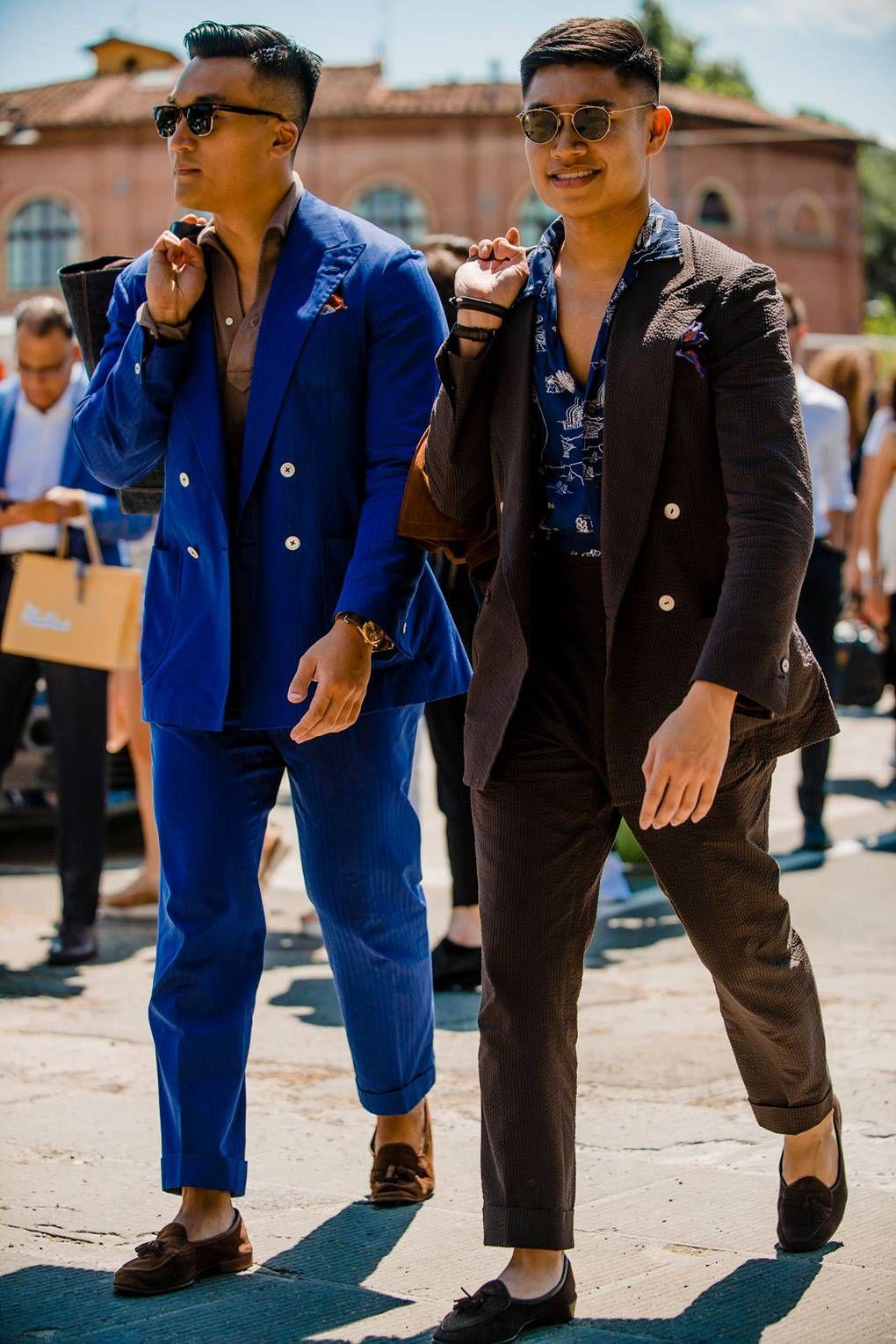Uomini in completi sartoriali estivi e cravatte in un'ambientazione fiorentina.